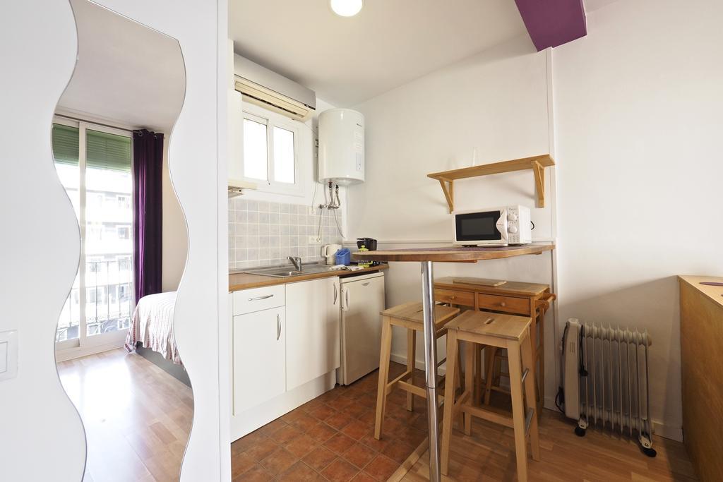 Sunny Apartments Барселона Екстериор снимка