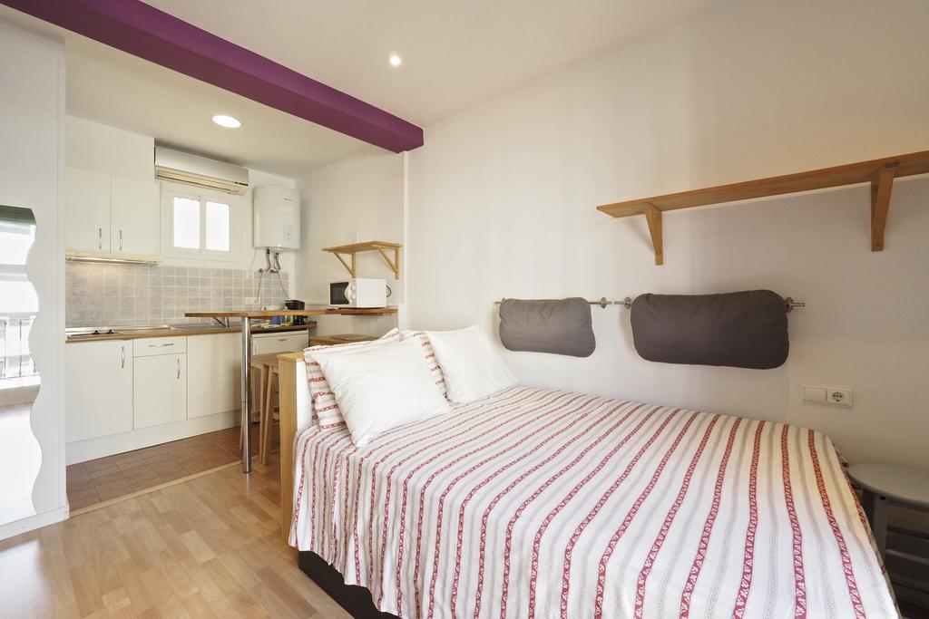 Sunny Apartments Барселона Екстериор снимка